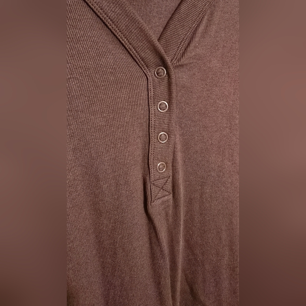 Torrid Plum V-Neck Buttoned Top - Picture 7 of 9